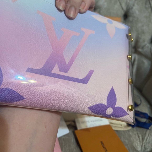 Louis Vuitton “Spring in the City” Sunrise Pastel Kirigami (Large Only) - Picture 8 of 10